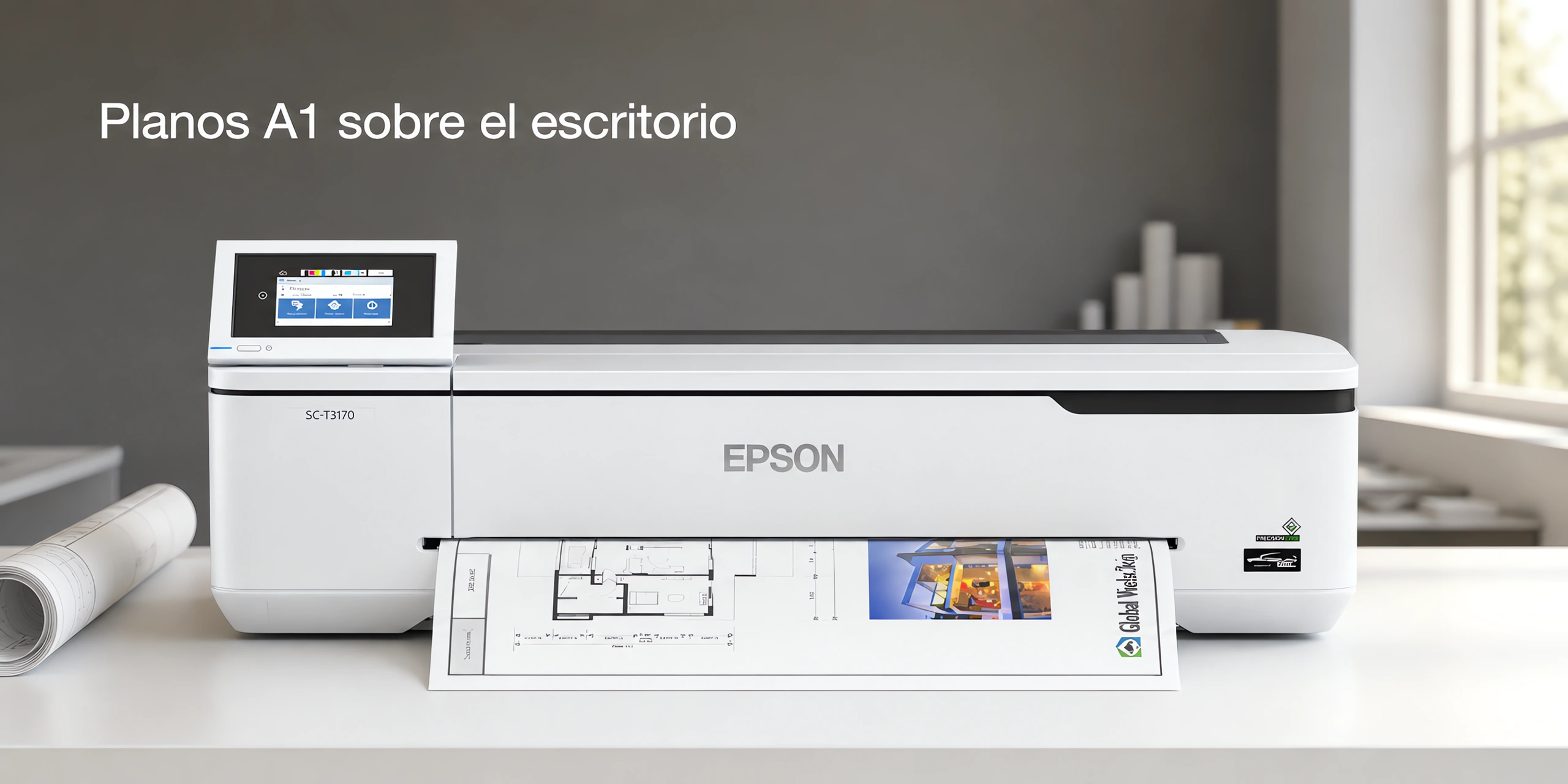 Plotter Epson SureColor T3170 sobre un escritorio de roble claro en una oficina luminosa.