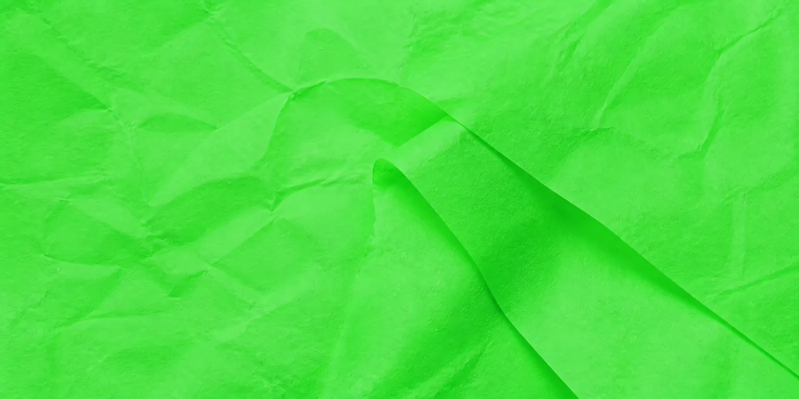Textura del papel seda verde fluor, con sus arrugas finas y sus pliegues