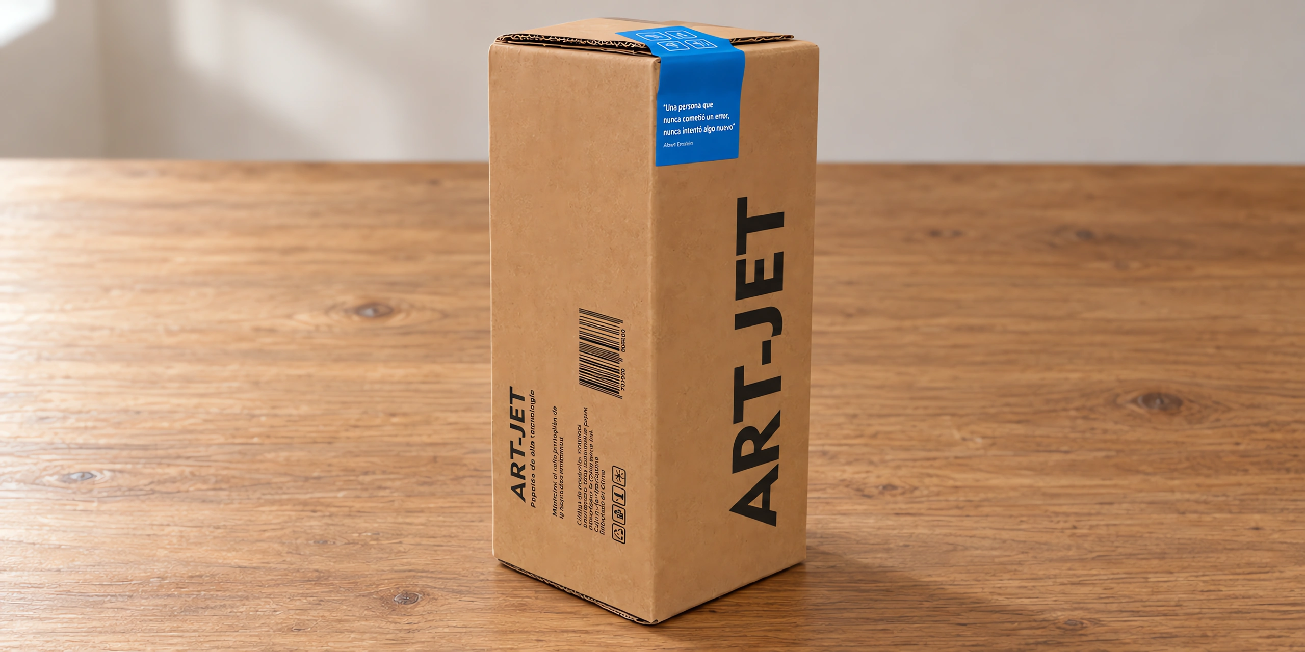 Caja de papel en rollo para sublimar de 33 cm × 100 m, sobre la mesa de trabajo