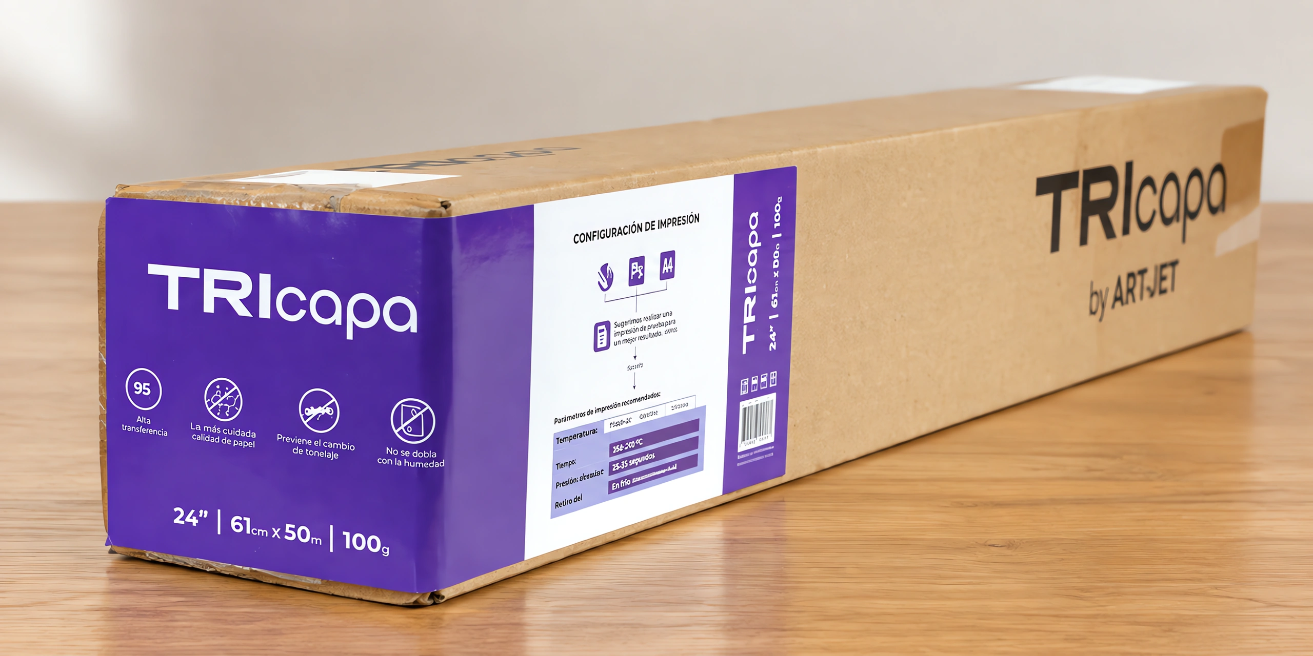 Caja de papel en rollo para sublimar de 61 cm × 50 m · tricapa, sobre la mesa de trabajo