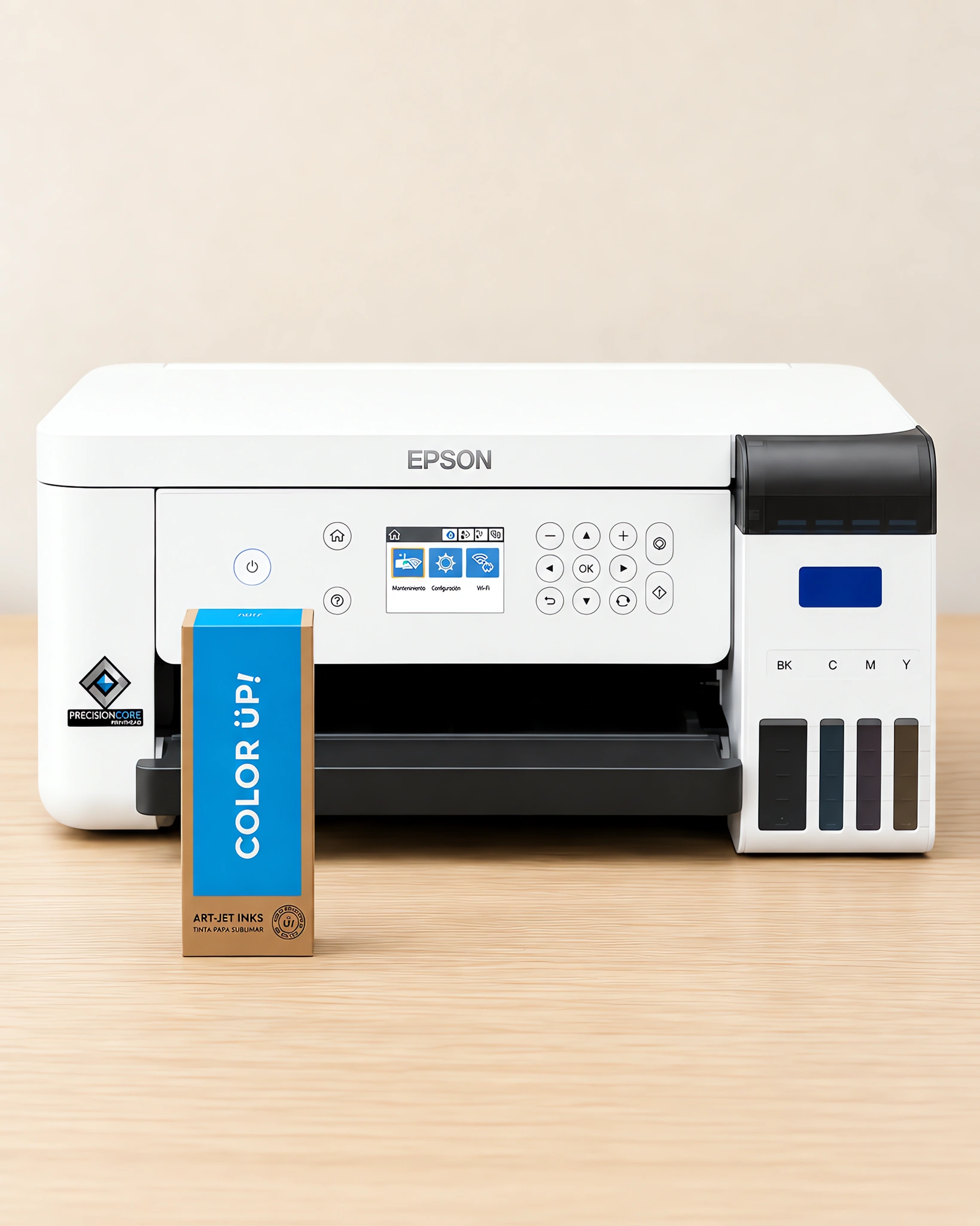 Tinta para sublimar, Epson serie F en su envase cyan, sobre la mesa de trabajo, con la impresora que la usa detrás