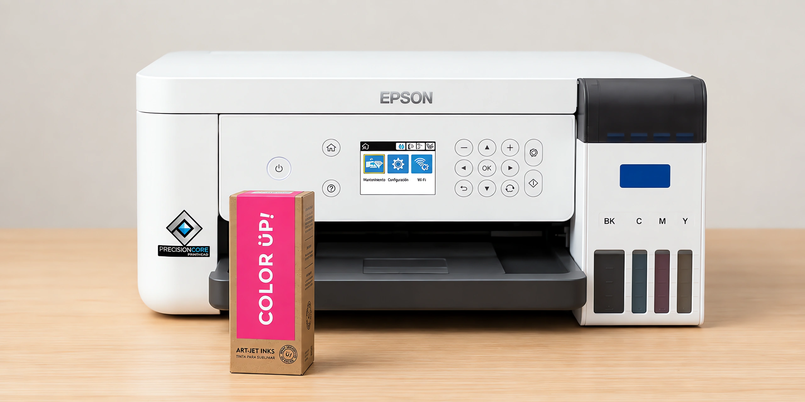 Tinta para sublimar, Epson serie F en su envase magenta, sobre la mesa de trabajo, con la impresora que la usa detrás