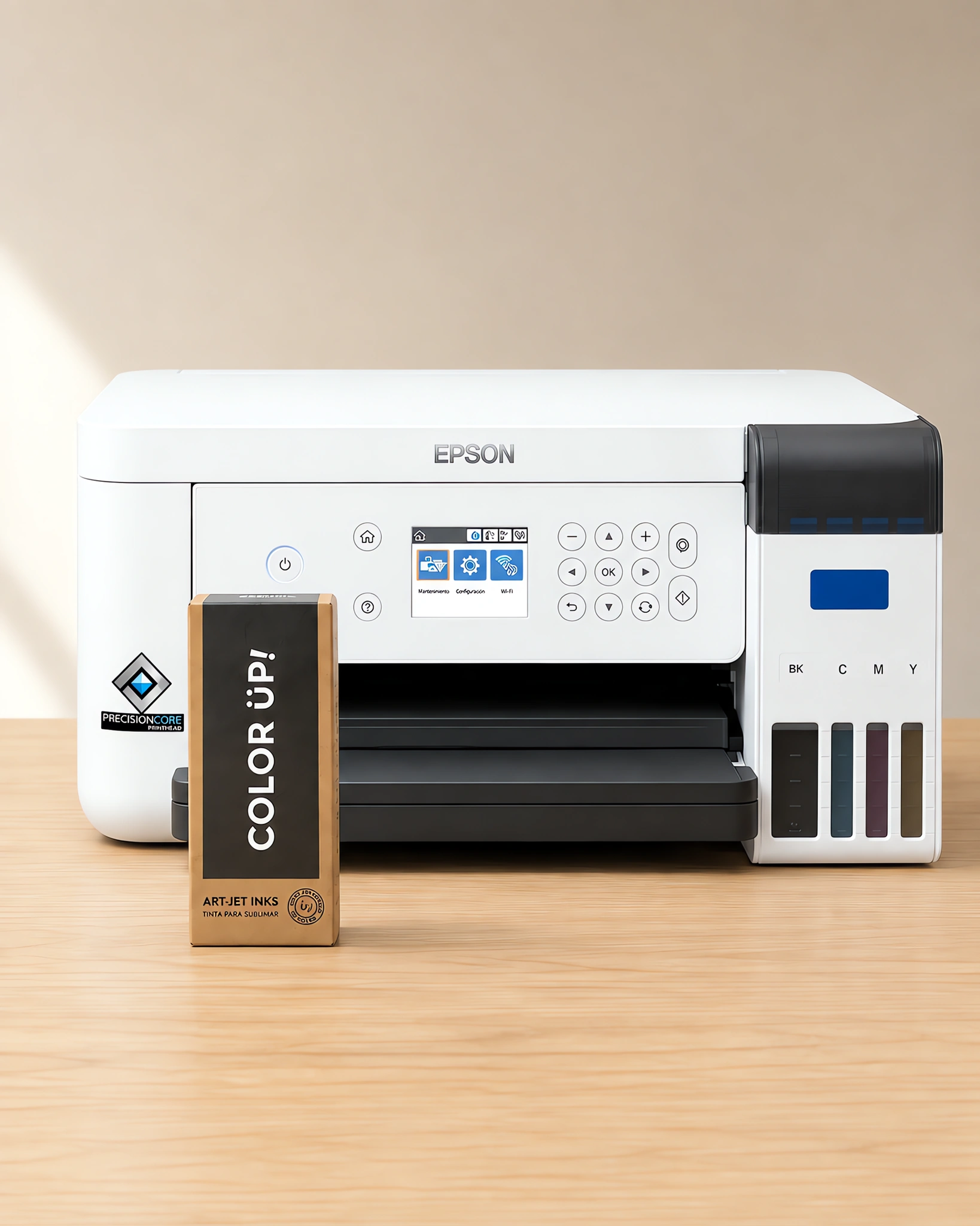 Tinta para sublimar, Epson serie F en su envase negro, sobre la mesa de trabajo, con la impresora que la usa detrás