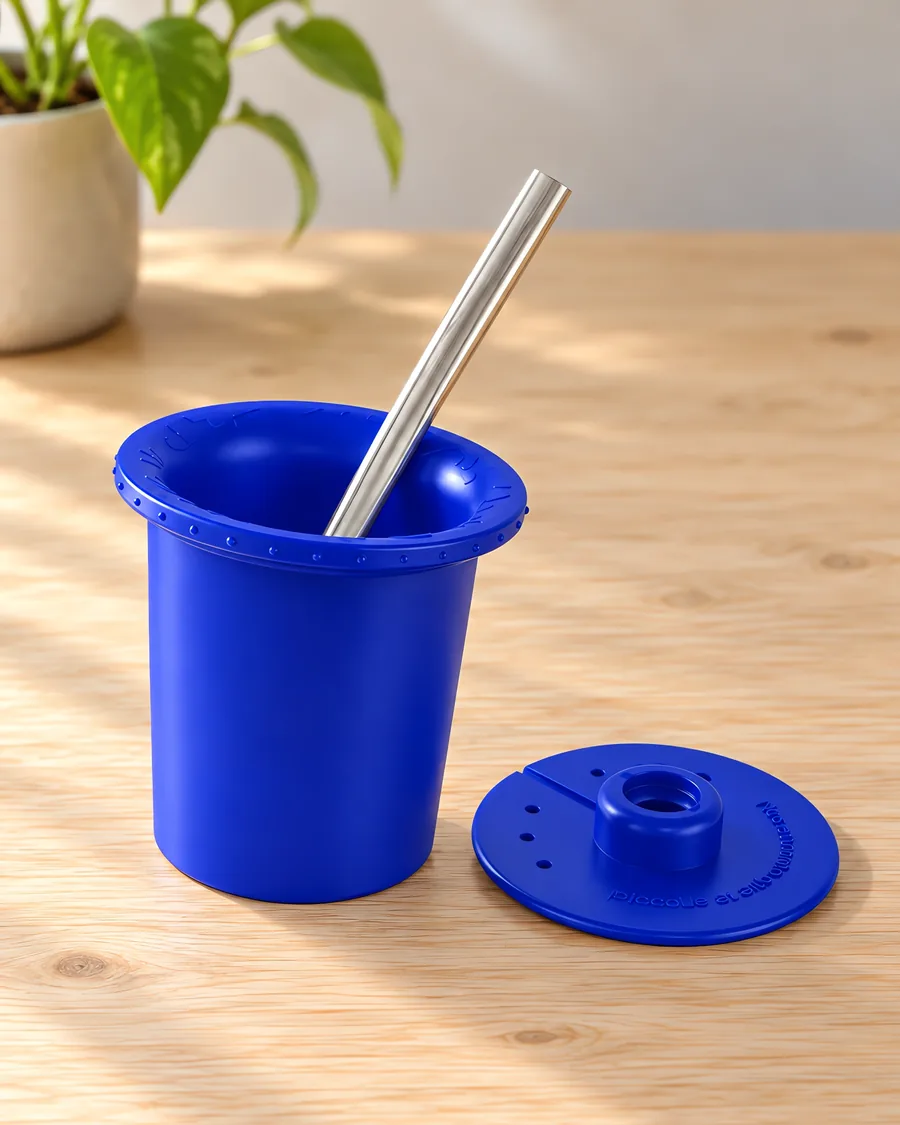Parte interna de mate azul eléctrico, con su bombilla y su disco
