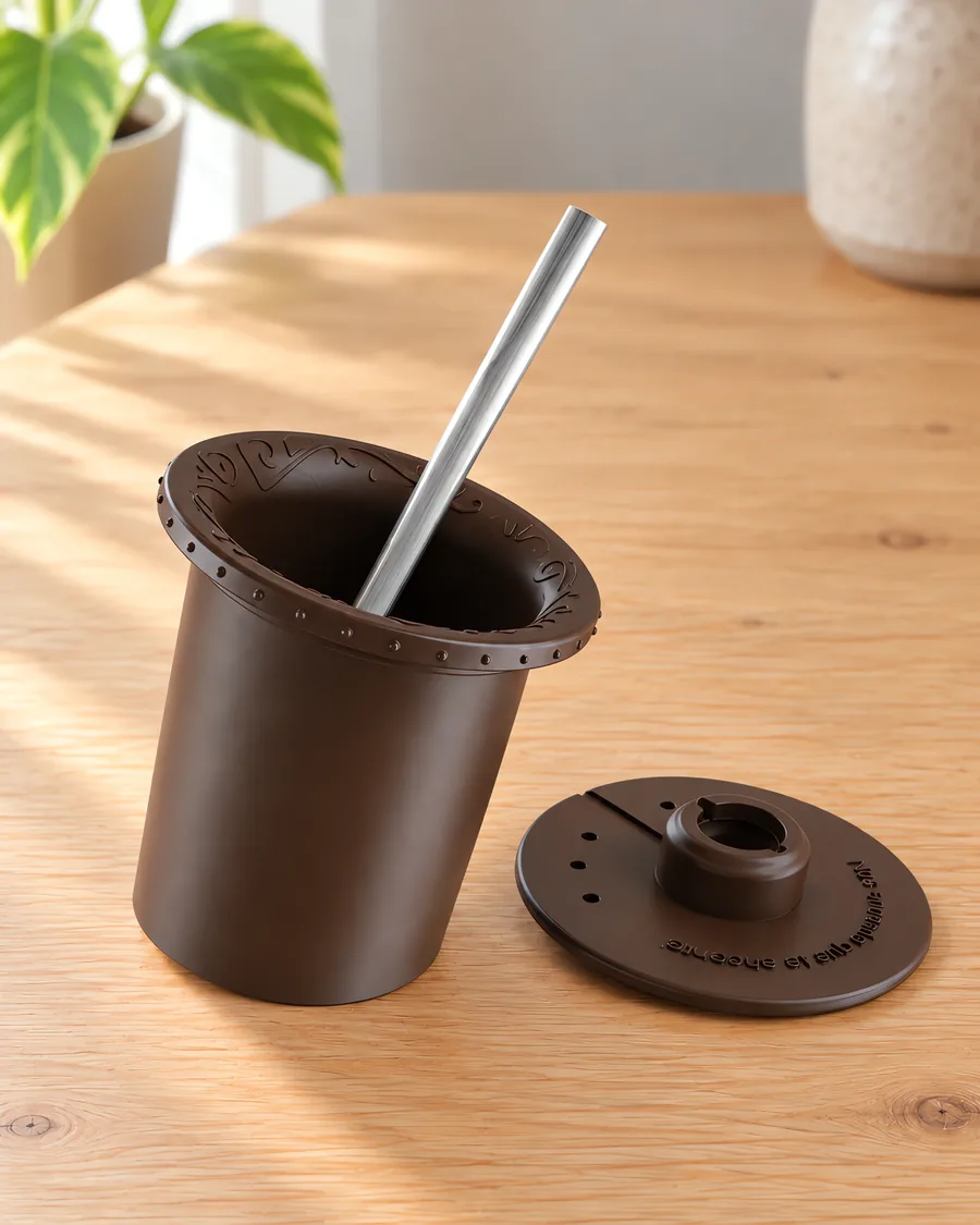 Parte interna de mate chocolate, con su bombilla y su disco