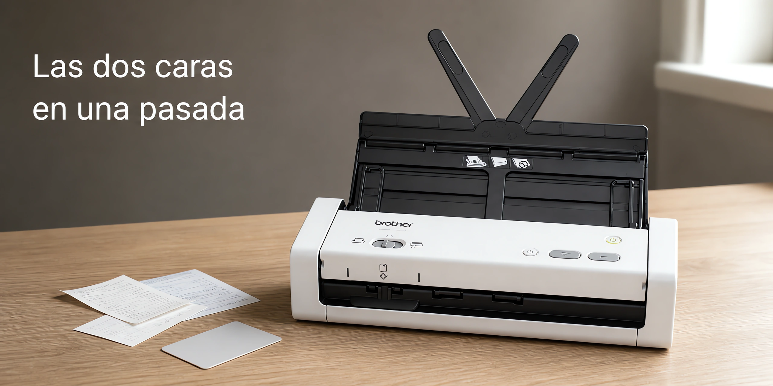 Escáner Brother ADS-1250W sobre un escritorio de nogal claro en una oficina luminosa.