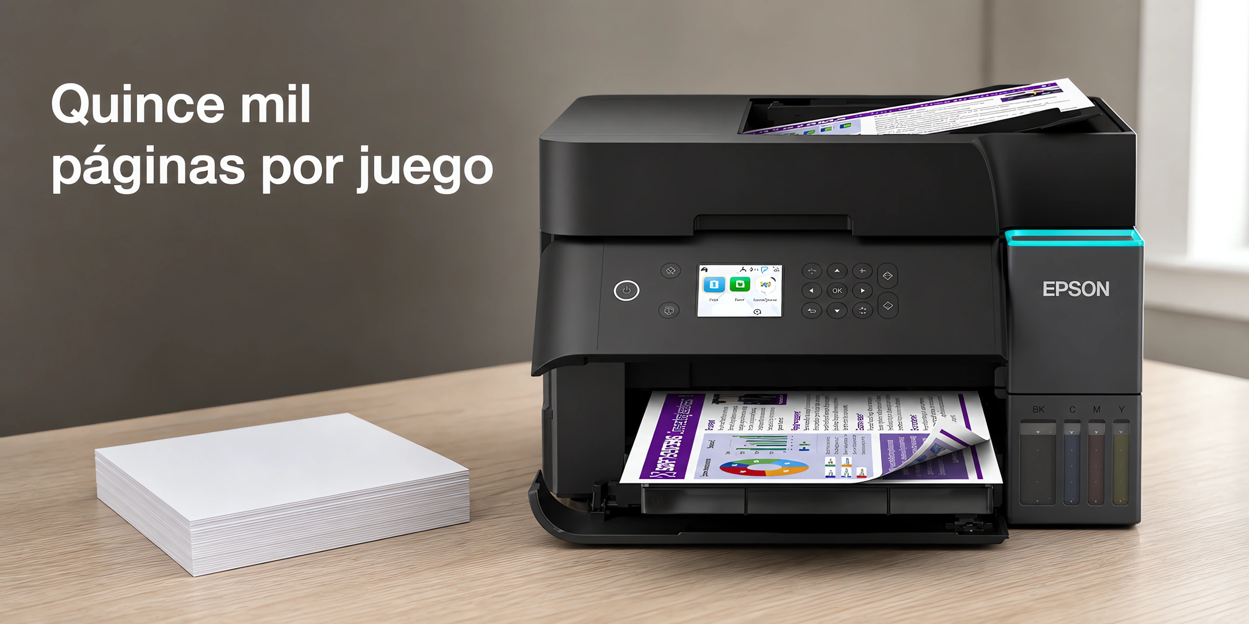 Impresora Epson EcoTank L6370 sobre un escritorio de roble claro en una oficina luminosa.