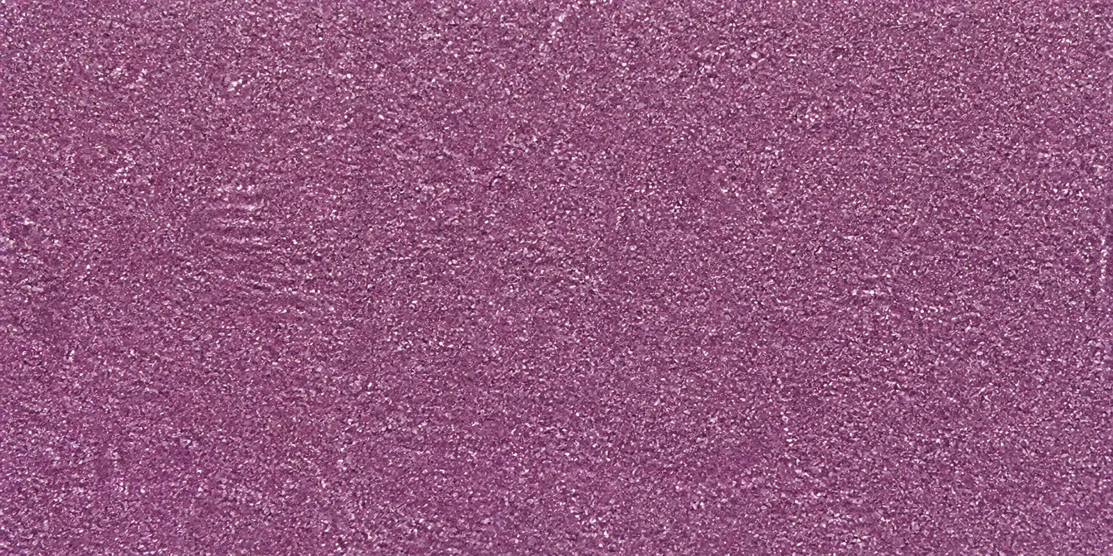 Macro del papel con glitter indigo de los sueños, con las partículas separadas brillando sobre la hoja