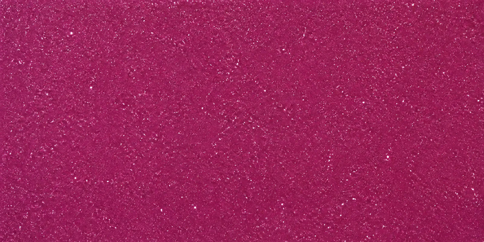 Macro de una hoja púrpura de Gliterina, con el glitter bajo el film plástico