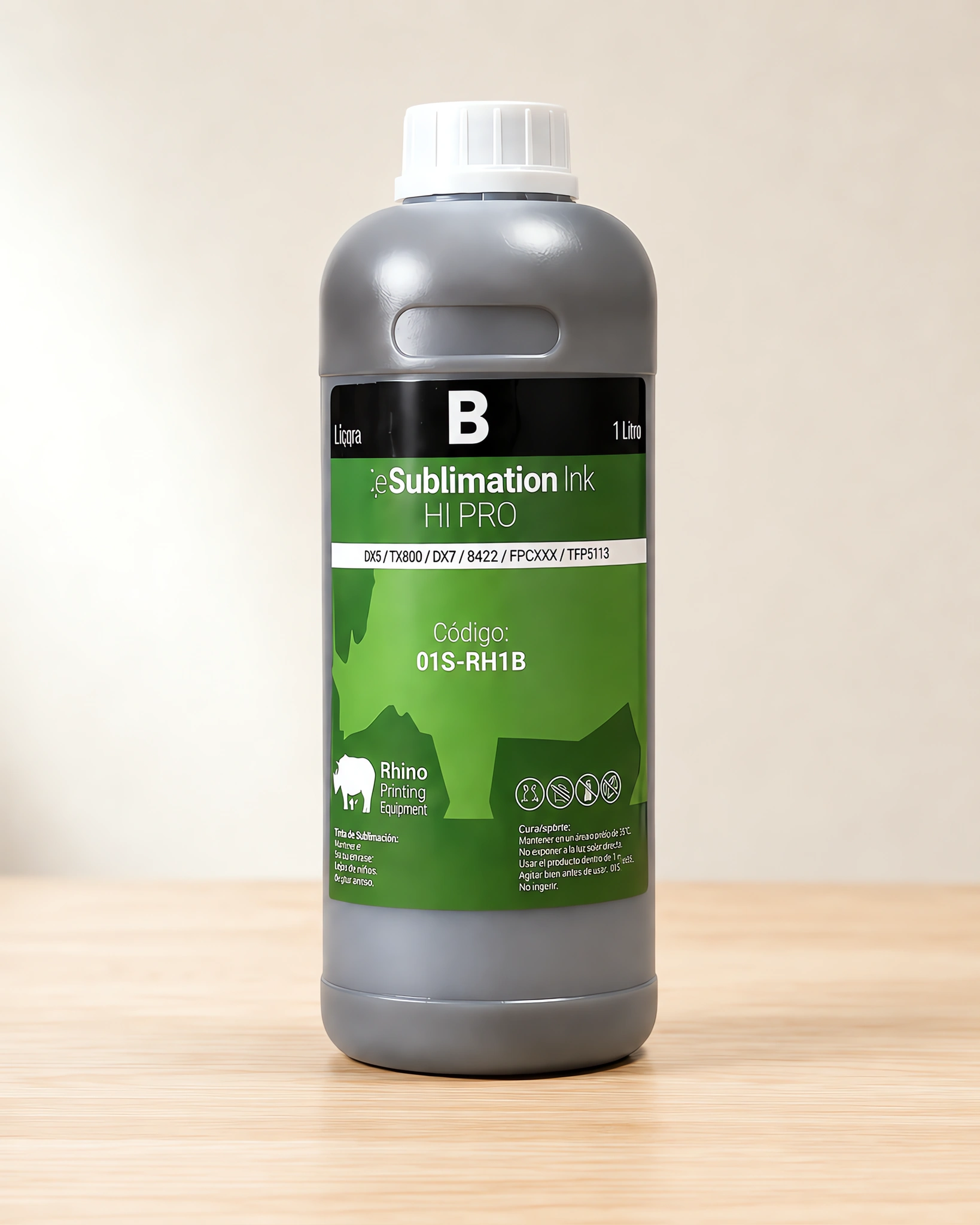 Tinta para sublimar de gran formato, línea Rhino en su envase negro, sobre la mesa de trabajo